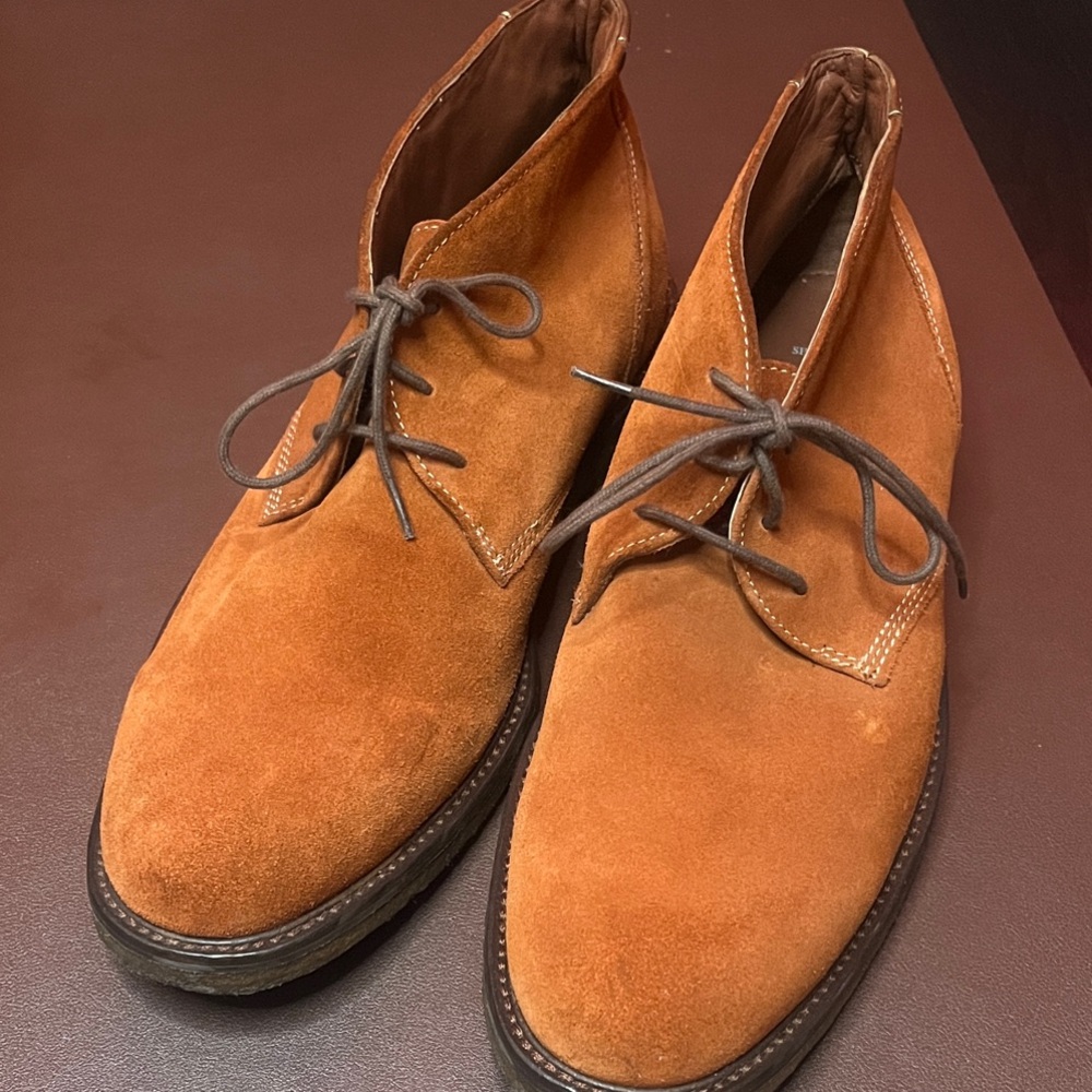 Johnston & Murphy Brown Suede Chukka Boots